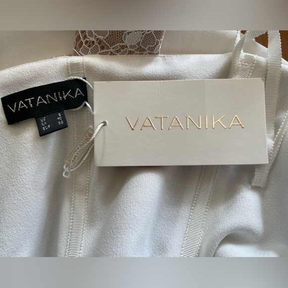 Vatanika Romper - Picture 4 of 4